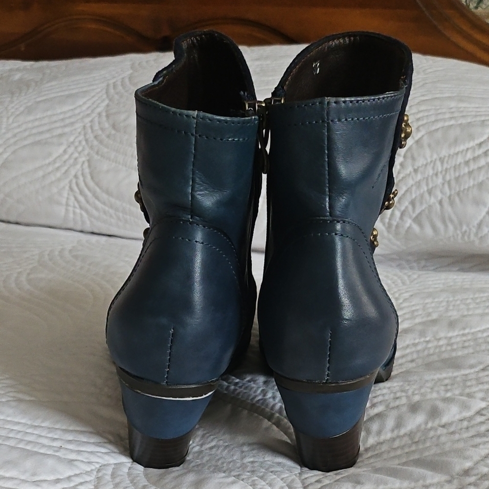 L'Artiste Belgrade Navy Ankle Boots with Gold Accents Sz 38 - Picture 3 of 4